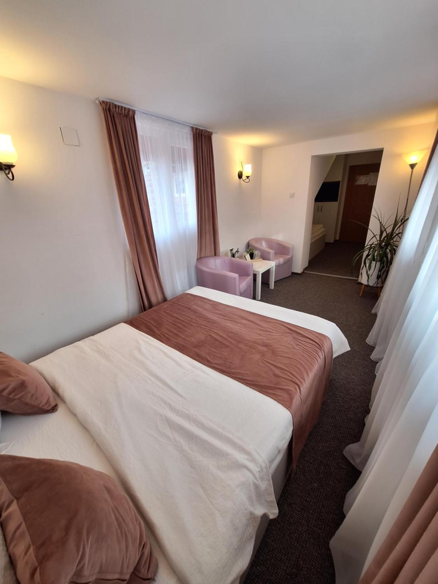 Pensiunea Tinelu Brasov Săcele エクステリア 写真