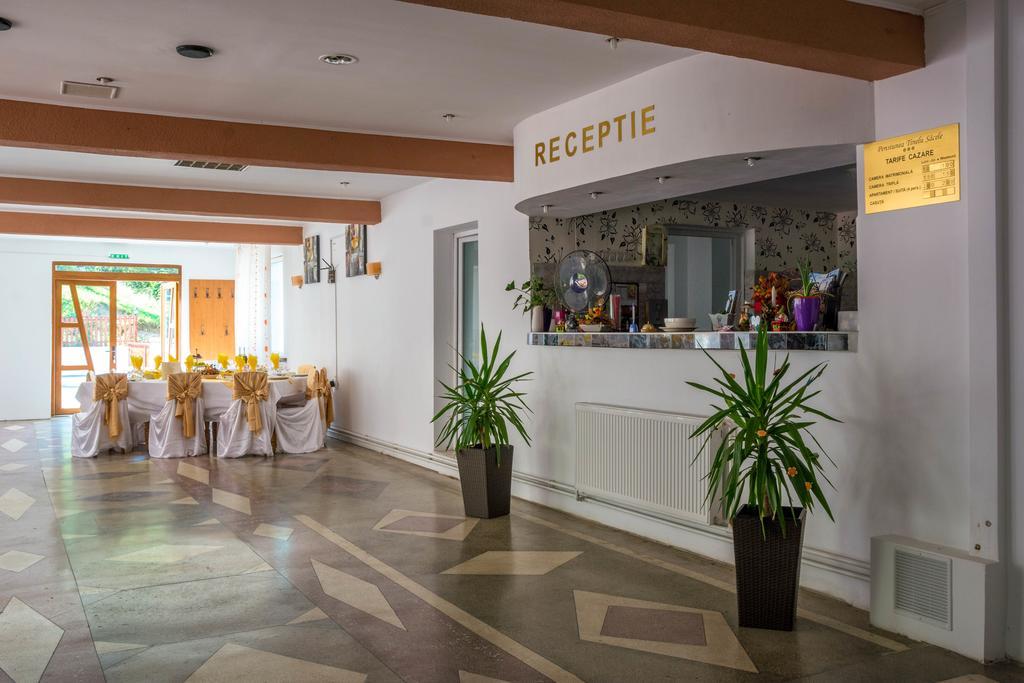 Pensiunea Tinelu Brasov Săcele エクステリア 写真