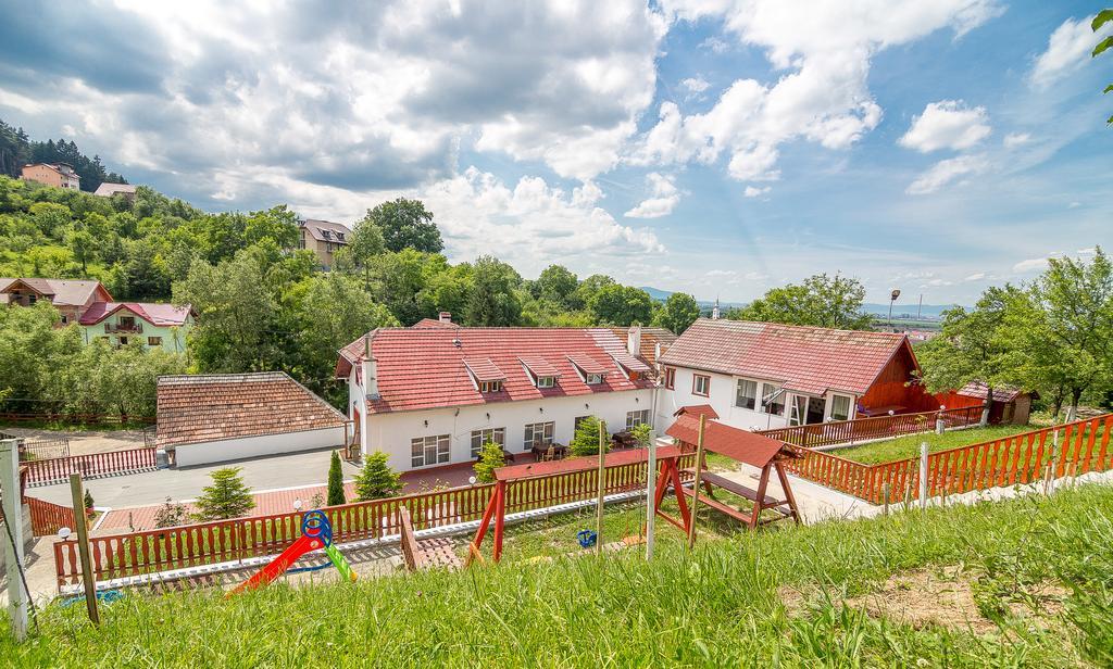 Pensiunea Tinelu Brasov Săcele エクステリア 写真